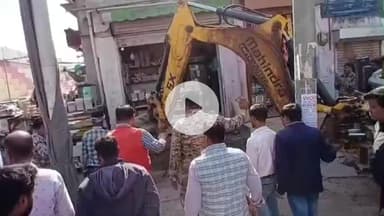 मथुरा: नगर निगम ने गोवर्धन रोड व मंडी चौराहे पर अवैध अतिक्रमण के खिलाफ चलाया अभियान, ₹17000 जुर्माना भी बसूला