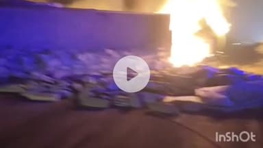 डुमरांव: चंदा गांव के पास फोरलेन पर सीमेंट ट्रेलर में आग, ट्रॉली पलटी, चालक और खलासी ने कूदकर बचाई जान