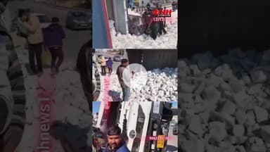 केलवा फ्लाईओवर पर बड़ा हादसा ओवरलोड डंपर पलटा, मार्बल खंडे गिरने से कार क्षतिग्रस्त,