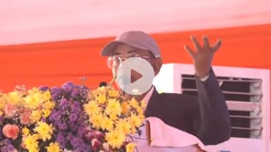 नवाबगंज: दौलतपुर गांव में सीएम की मौजूदगी में पद्मश्री किसान रामशरण वर्मा ने कहा- सीएम की बदौलत सवा लाख का पहनता हूं चश्मा