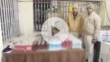 झाझा: झाझा रेलवे स्टेशन पर खड़ी मैथली एक्सप्रेस में लावारिस बैग और झोला से भारी मात्रा में शराब बरामद