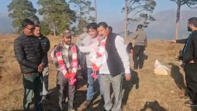 लोहाघाट: विकास खंड बाराकोट में विधायक खुशाल सिंह अधिकारी की मौजूदगी में पूर्व ज्येष्ठ प्रमुख बगौली ने कांग्रेस में शामिल हुए