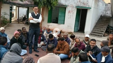 पीरटांड: पीरटांड़ के सहायक अध्यापकों को एकजुट करने के लिए बीआरसी प्रांगण में अध्यापकों की हुई बैठक