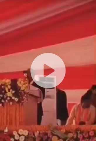 नवाबगंज: किसान ने कहा- 'सवा लाख का चश्मा योगी जी की बदौलत!' CM योगी ने खेत पर सुनाया बड़ा संदेश