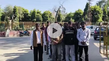 भीलवाड़ा: यूआईटी द्वारा तोड़ी गई कियोस्क के विरोध में मौन जुलूस निकाला गया, जिला कलेक्टर में दुकानों को दी श्रद्धांजलि