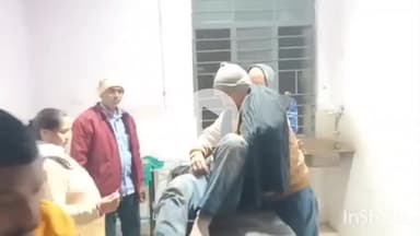 हिसुआ: हिसुआ के राजगीर रोड स्थित फैमिली मेगा मार्ट के पास एक युवक को चाकू मारा, बेहतर इलाज के लिए किया गया रेफर