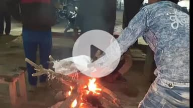 बलरामपुर: बढ़ती ठंड और कोहरे को देखते हुए नगर पालिका परिषद बलरामपुर ने सार्वजनिक स्थानों पर जलवाया अलाव