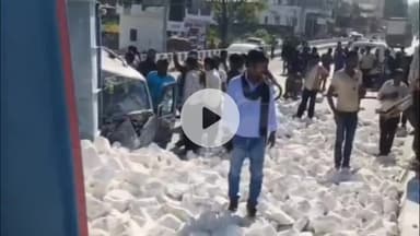 राजसमंद: केलवा में परीक्षा देने जा रहे 8 छात्रों की कार पर पलटा पत्थरों से भरा डम्पर, बाल-बाल बची जान