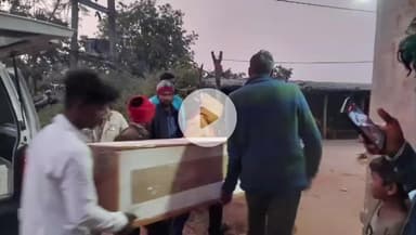 बगोदर: गुजरात से प्रवासी मजदूर का शव पैतृक गांव कोल्हरिया पहुंचा, गांव में छाया मातम