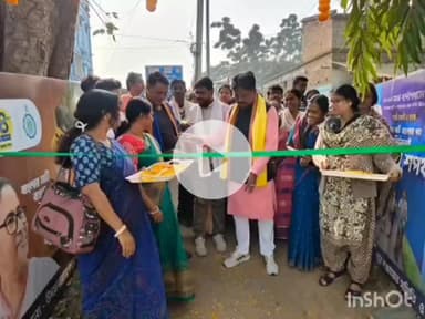 উদয়নারায়ণপুর: হাওড়ার উদয়নারায়নপুরে রামপুর ডিহিভূরশুট আসন্ডা অঞ্চলে পথশ্রী রাস্তাশ্রী প্রকল্পের রাস্তার শুভ উদ্বোধন উপস্থিত বিধায়ক