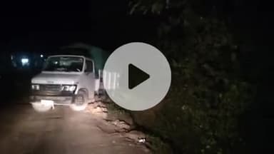 बिलासपुर सदर: बिलासपुर के HRTC के पास नाली में घुसा टेम्पो, हुआ नुकसान