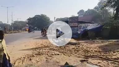 ତଲସରା: ଦୁର୍ଘଟଣା ପ୍ରବଣ ବଡ଼ଗାଁ ବସଷ୍ଟାଣ୍ଡରେ ଓଲଟିଲା ବାଲି ବୋଝେଇ ହାଇୱା ଭାଙ୍ଗିଲା ଦୋକାନ