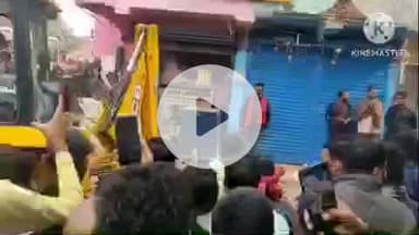 परवलपुर में प्रशासन की बड़ी कार्रवाई, अतिक्रमण की गई जमीन को कराया जा रहा मुक्त