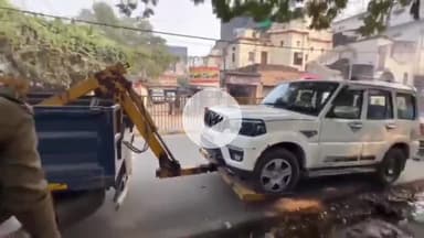 पटना ग्रामीण: गोलघर यातायात पुलिस ने नो पार्किंग में खड़ी 3 गाड़ियाँ क्रेन से उठाईं