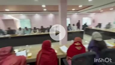 डुमरांव: डुमरांव नगर परिषद कार्यालय में बोर्ड की बैठक, विकास कार्यों पर हुई चर्चा और निर्देश जारी