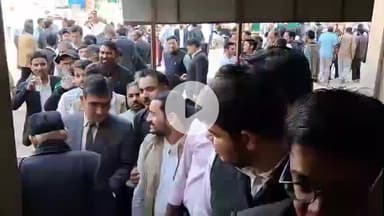 चूरू: चूरू जिला अभिभाषक संघ चुनाव में दोपहर 2 बजे तक 70 फीसदी मतदान, वकीलों की मतदान के लिए लगी लंबी कतार