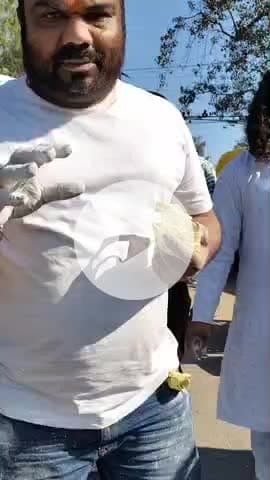 मौत के गड्डे,  गुना की सड़कों के गड्ढे
 नगर पालिका के गड्डे, आज गुना में ए बी रोड पर काम से कम 300 गड्डों पर कलाई से