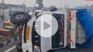 अम्बाला: अंबाला-चंडीगढ़ हाईवे पर बलदेव नगर के पास महिंद्रा पिकअप गाड़ी पोल से टकराकर पलटी