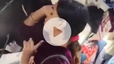 झांसी: झांसी से गोरखपुर जा रही ट्रेन में किन्नर ने यात्री से की अवैध वसूली, कहा- पैसे दे दो वरना अपने साथियों को बुला लूंगी