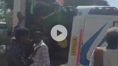 ಮೂಡಲಗಿ: ಕಲ್ಲೊಳ ಬ್ರಿಡ್ಜ್ ಬಳಿ ಭೀಕರ ಅಪಘಾತ: ಬಸ್ ಪಲ್ಟಿ