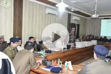 बदायूं: SSP ने रिजर्व पुलिस लाइन सभागार में मिशनशक्ति 5.0 के अंतर्गत मिशन शक्ति केंद्रों के प्रभारी और कर्मियों के साथ बैठक की