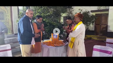 बक्सर विधानसभा क्षेत्र के सोनवर्षा में  बक्सर प्रखंड के मुखिया संघ के अध्यक्ष धनंजय मिश्रा जी के भाभी के श्रद्धांजलि सभा में पुष्पांजलि अर्पित करते हुए रविराज, राघवेंद्र उज्जैन जी एवं त्रिलोकी खरवार जी 🙏🙏