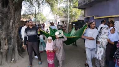 गिरिडीह: माथाडीह से अजमेर शरीफ के लिए जायरीनों से भरी बस रवाना, बाबा गरीब नवाज के चाहने वालों की उमड़ी भीड़