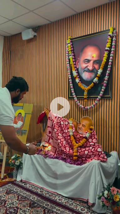 #नीमकरौरीधामइंदौर
#ram #hanuman #sitaram #ramram #neemkarolimaharajji