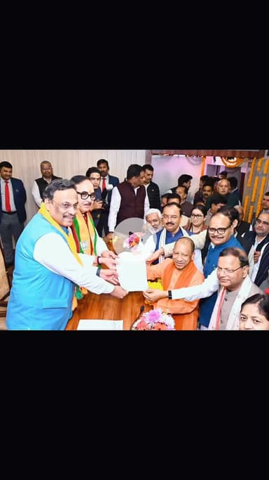 केंद्रीय वित्त राज्य मंत्री श्री पंकज चौधरी जी के प्रदेश अध्यक्ष बनाए जाने की खुशी पर आज उनके आवास पर कार्यकर्ताओं के साथ पटाखे फोड़े और एक दूसरे को मिठाई खिलाया 
पूर्वांचल के लिए बहुत बड़ी बात है 
#bjp4up