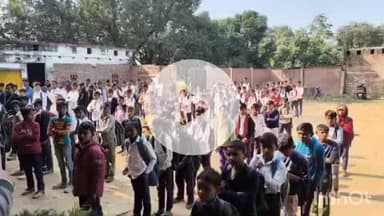 नानपारा: बेलवाभारी चौराहे पर आरएसएस कार्यकर्ताओं ने चलाया ग्रह संपर्क अभियान