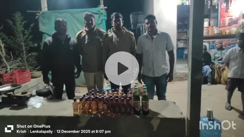 నల్లబెల్లి: నల్లబెల్లి మండల కేంద్రంలో కిరాణం షాప్ లో మద్యం అమ్ముతుండగా పట్టుకున్న పోలీసులు దాని విలువ 10,670 ఉంటుందని వెల్లడి