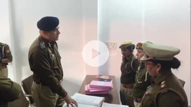 धुंआधार सस्पेंड किया पुलिस वालों को देखें फुल वीडियो
#jhanshi #झाँसी