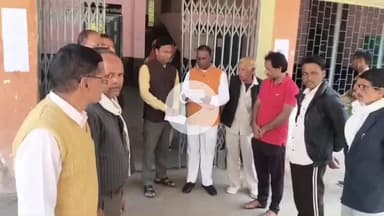 बीना: अहिरवार समाज संघ ने तहसील परिसर में किया प्रदर्शन, कार्रवाई की मांग को लेकर ज्ञापन सौंपा