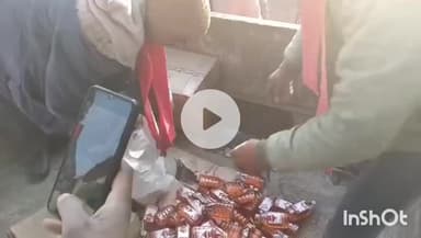 गढ़ाकोटा दीनदयाल वार्ड से ट्रेक्टर-ट्राली से छह पेटी अवैध देसी शराब जब्त