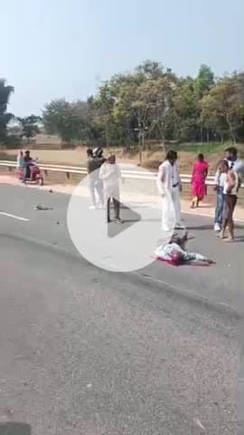 बेड़े थाना क्षेत्र के कैसा गांव निवासी सादिक राय का एक्सीडेंट हो गया है जो कुकर ताला चाबी बनाने वाला मिस्त्री है