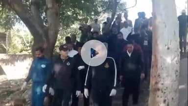 झालरापाटन: राज्य सरकार के 2 वर्ष पूर्ण होने पर कलेक्टर, एसपी व जनप्रतिनिधियों ने गांवड़ी तालाब क्षेत्र में किया श्रमदान