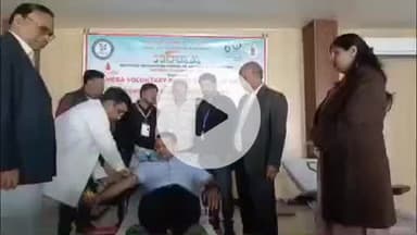 बलरामपुर: निफा द्वारा आयोजित रक्तदान शिविर में डीएम ने किया रक्तदान, रक्तदानियों ने 31 यूनिट रक्त किया संग्रह