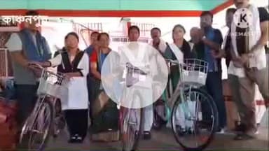 ধর্মনগর: কাঞ্চনপুর লায়ন্স ক্লাবের উদ্যোগে এলাকার ১০০জন দুঃস্থদের মধ্যে শীতবস্ত্র সহ ৩জন গরীব ছাত্রীদের মধ্যে বাইসাইকেল বিতরণ