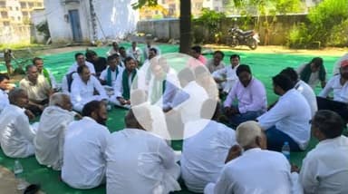 जीवन में बहुत उतार चढ़ाव आते हैं, कुछ पीछे हट जाते हैं, कुछ मंजिल तक पहुंच जाते हैं।
Life is full of ups and downs; some people give up, while others reach their destination.
@Bhartiya_Kisan_Sangthan 
 #भारतीय_किसान_संगठन