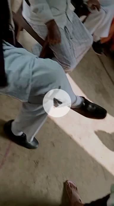 हम तीन बेटियां हैं मेरे पिता की मृत्यु की वजह है उनकी माँ और उनके भाई सुनील मौर्य बिजली विभाग barsathi मैं है