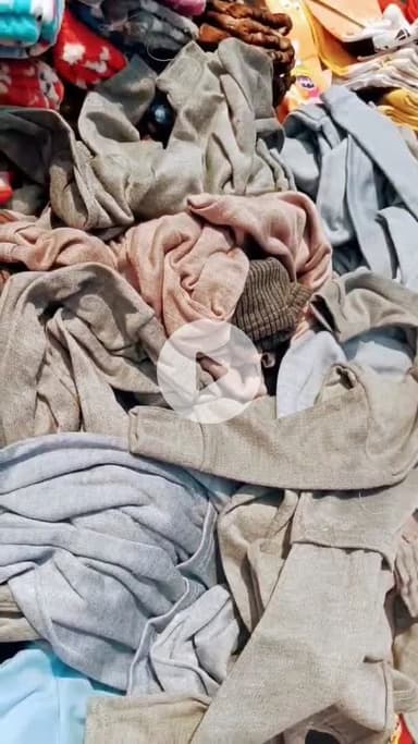 परिहार: परिहार में ठंड बढ़ने से गर्म कपड़ों की मांग हुई तेज