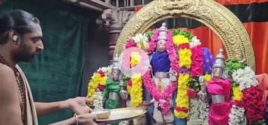 திருத்தணி: முருகன் கோவில் திருப்படி திருவிழாவிற்கு  பக்தர்களுக்கு 
இறை அருட்செல்வி தியா பாடல்கள் மூலம் அழைப்பு விடுத்தார்,