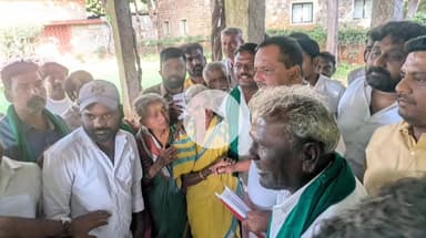 ಸಂಡೂರು: ಕುಡತಿನಿ ಭೂ ಸಂತ್ರಸ್ಥ ರೈತರಿಂದ ವಿಧಾನಸಭೆ ಅಧ್ಯಕ್ಷ ಯು.ಟಿ.ಖಾದರ್‌ಗೆ ಮನವಿ ಪತ್ರ ಸಲ್ಲಿಕೆ