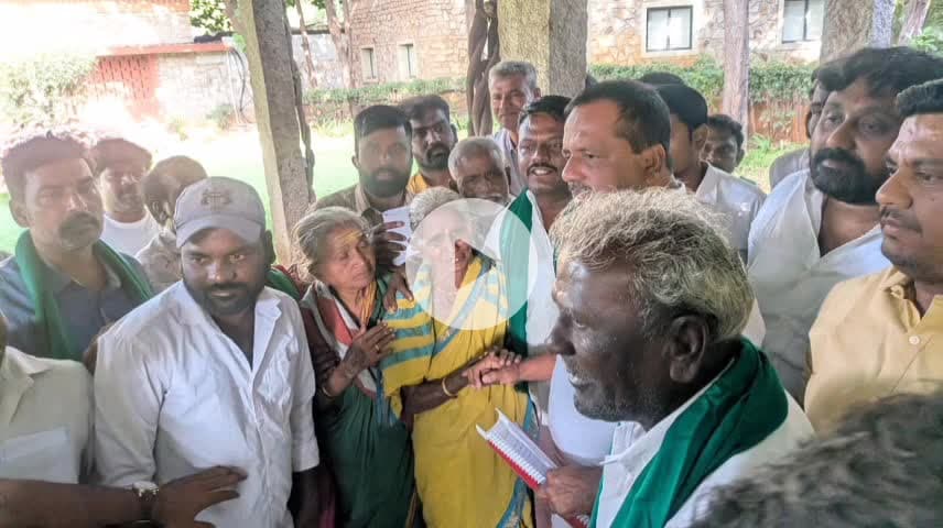 ಸಂಡೂರು: ಕುಡತಿನಿ ಭೂ ಸಂತ್ರಸ್ಥ ರೈತರಿಂದ ವಿಧಾನಸಭೆ ಅಧ್ಯಕ್ಷ ಯು.ಟಿ.ಖಾದರ್‌ಗೆ ಮನವಿ ಪತ್ರ ಸಲ್ಲಿಕೆ