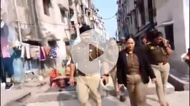 फर्रुखाबाद: सीओ सिटी के नेतृत्व में पुलिस ने काशीराम कॉलोनी, हैबतपुर गढ़िया में मारा छापा, मचा हड़कंप, दस्तावेज किए चेक