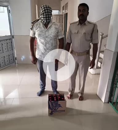 ସୁନ୍ଦରଗଡ ସହର: ଗୁରୁଣ୍ଡିଆ: ଟିକିଲି ପଡ଼ା ନିକଟରୁ ଜଣେ ମଦ ବେପାରୀ ବଡ଼ଗାଁ ଅବକାରୀ ବିଭାଗ ଦ୍ଵାରା ଗିରଫ, 7.800 ଲିଟର ବିଦେଶୀ ମଦ ଜବତ