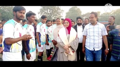 हुसैनगंज: हुसैनगंज प्रखंड मुख्यालय के खेल मैदान में चल रहे फुटबॉल टूर्नामेंट में राजद नेत्री हेना साहब पहुंची