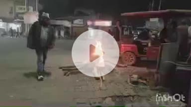 बलरामपुर: जिले में बड़ी ठंड के चलते नगर पालिका द्वारा सार्वजनिक स्थानों पर जलवाए जा रहे अलाव