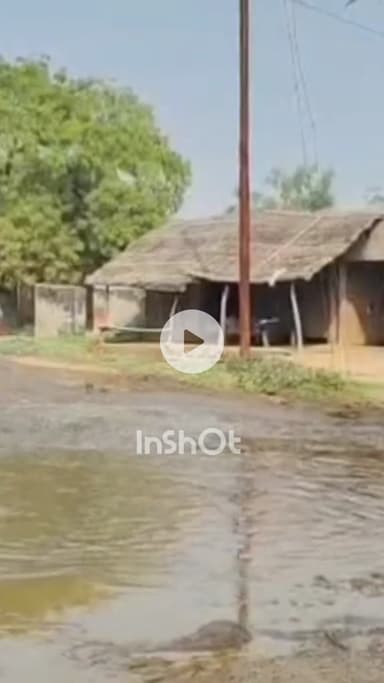 सफीपुर: सफीपुर में पावा-बेधनू मार्ग बदहाल, गड्डों में भरा पानी, ग्रामीणों को आवागमन में परेशानी, आए दिन हो रहे हादसे