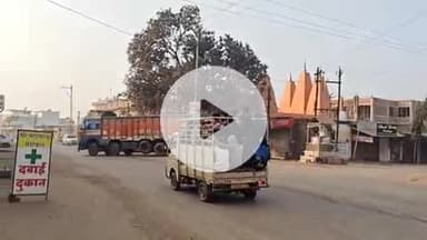 तिल्दा: छोटा हाथी वाहनों में सवारी ढोने का सिलसिला अब भी जारी, लोग सुधर नहीं रहे